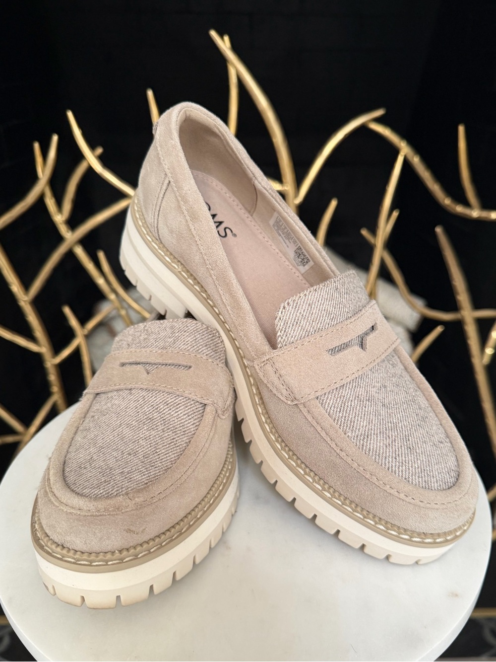 TOMS Cara Loafers Oxford Tan Suede & Shimmer Twill Slip-On Shoes - Size 6